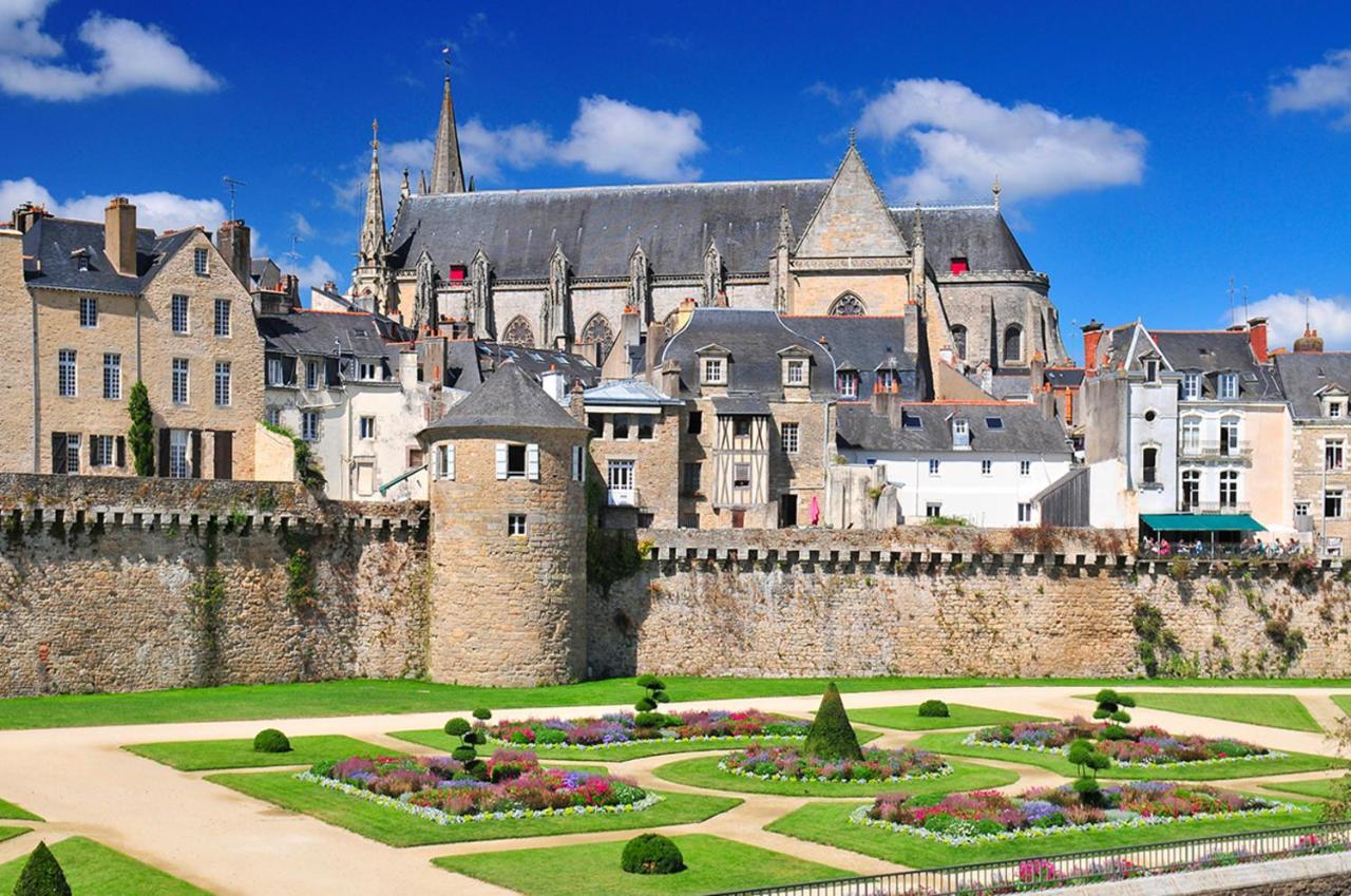 Apartamento Studio Tout Confort Avec Vue Cathedrale A St Patern Vannes-Centre Exterior foto